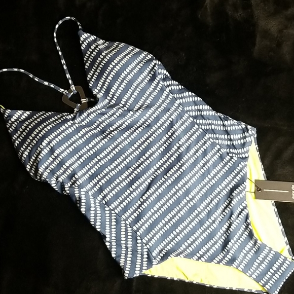 NWT Dolce Vita Stripe Print One-Piece Swim… - Picture 5 of 7